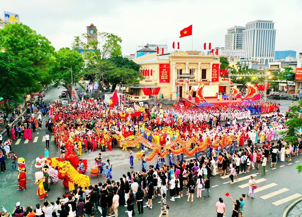 Quảng trường Nhà hát Thành phố Hải Phòng