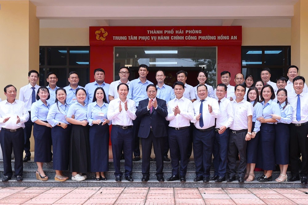 Thủ tướng Phạm Minh Chính cùng lãnh đạo phường Hồng An, thành phố Hải Phòng