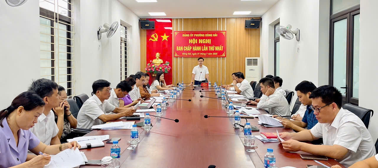 Kỳ họp thứ nhất Ban Chấp hành Đảng ủy phường Đông Hải