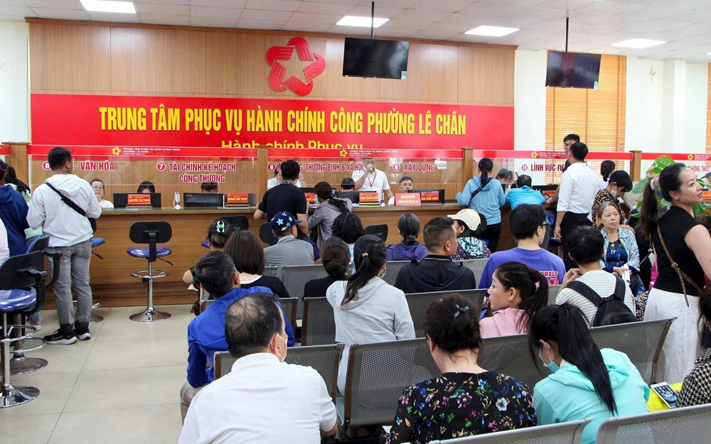Trung bình mỗi ngày, Trung tâm Phục vụ hành chính công phường Lê Chân tiếp hơn 500 lượt công dân