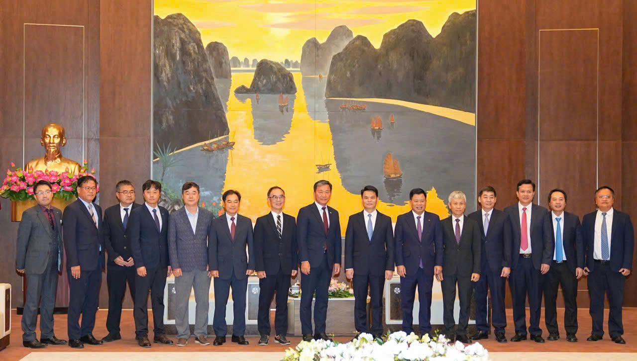 Ông Lê Ngọc Châu, Chủ tịch UBND TP. Hải Phòng cùng đoàn công tác Hiệp hội doanh nghiệp Hàn Quốc tại Việt Nam