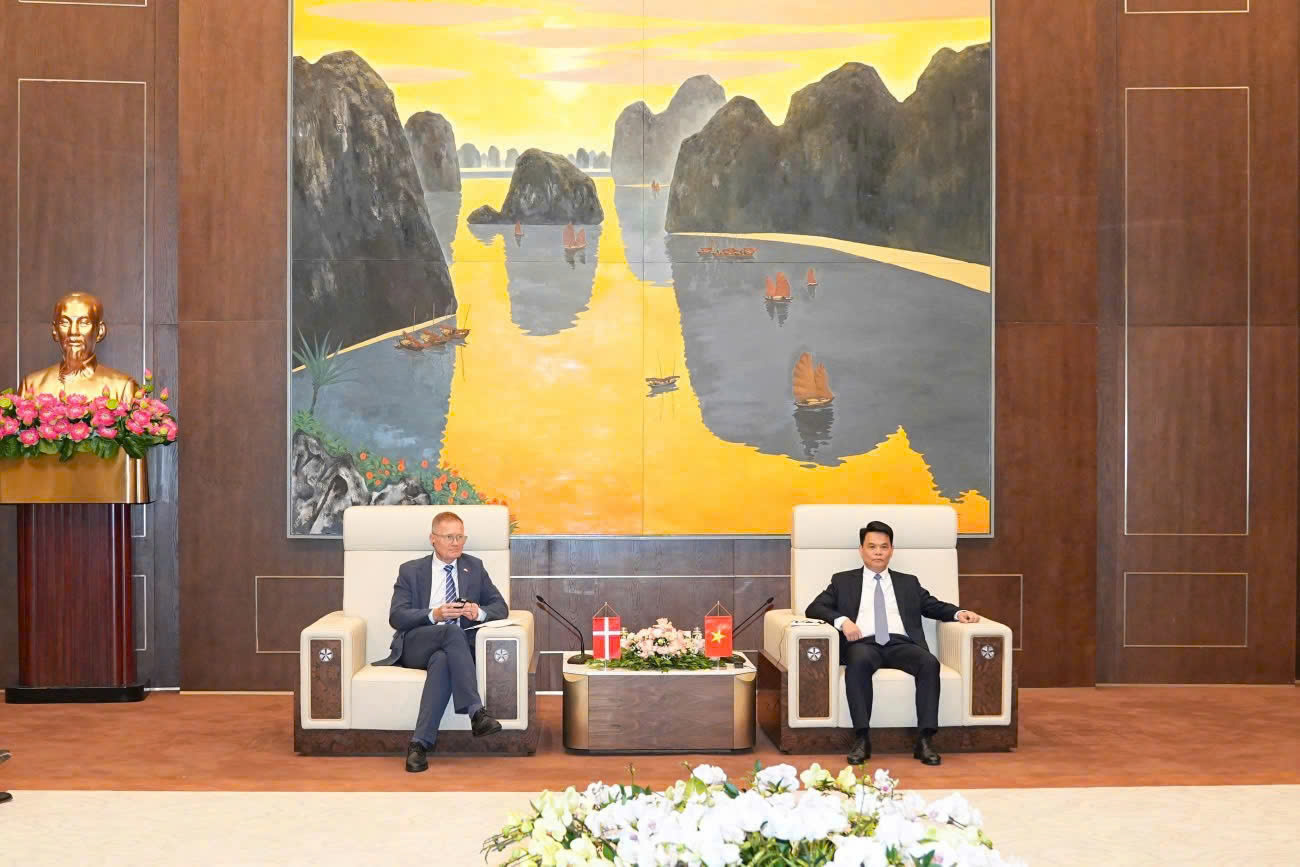 Ông Lê Ngọc Châu, Chủ tịch UBND Thành phố Hải Phòng tiếp ngài Nicolai Prytz, Đại sứ Đặc mệnh Toàn quyền Vương quốc Đan Mạch tại Việt Nam