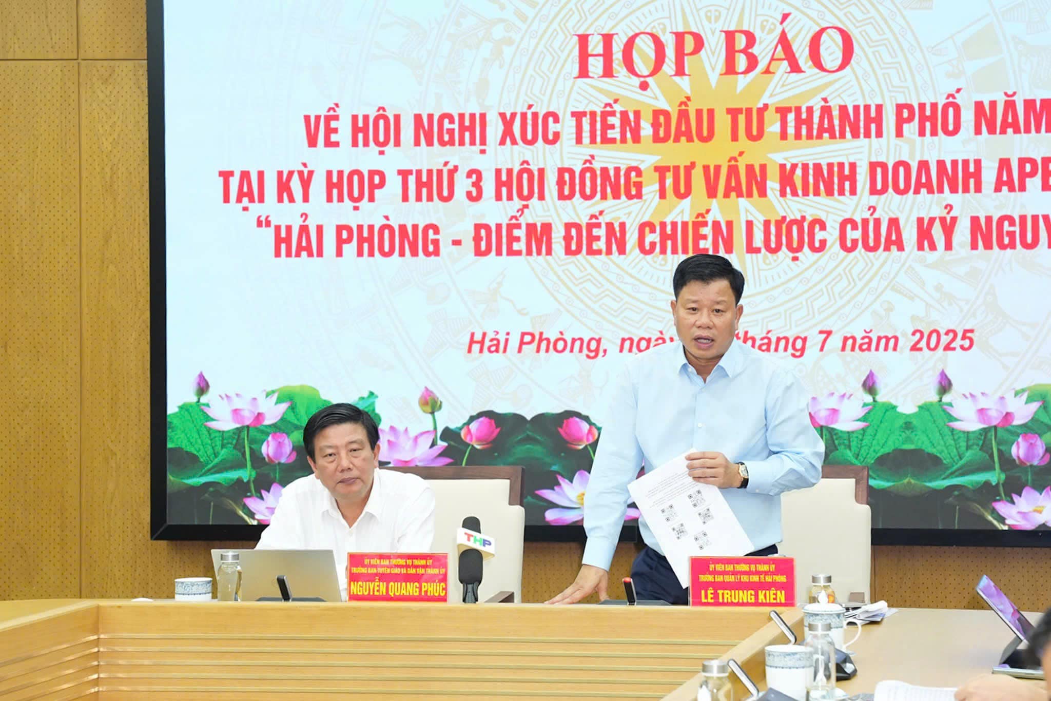 Ông Lê Trung Kiên, Trưởng ban Ban quản lý Khu kinh tế Hải Phòng phát biểu tại buổi họp báo
