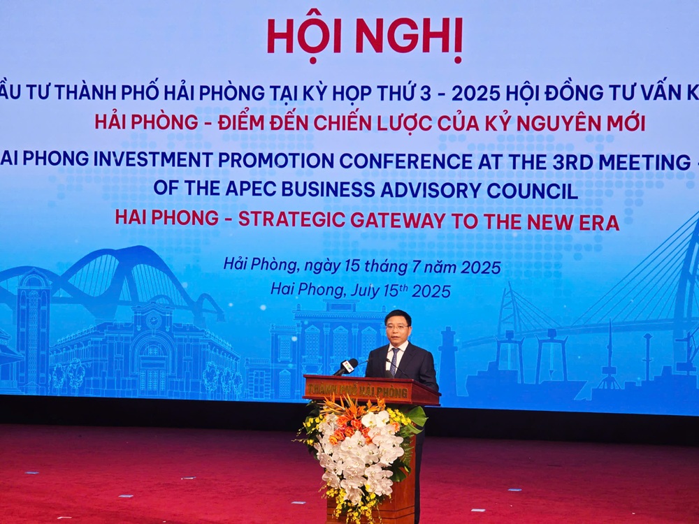 Ông Nguyễn Văn Thắng, Bộ trưởng Bộ tài chính phát biểu những định hướng quan trọng về môi trường đầu tư của thành phố Hải Phòng nói riêng và của cả nước nói chung. Ảnh: Thanh Sơn