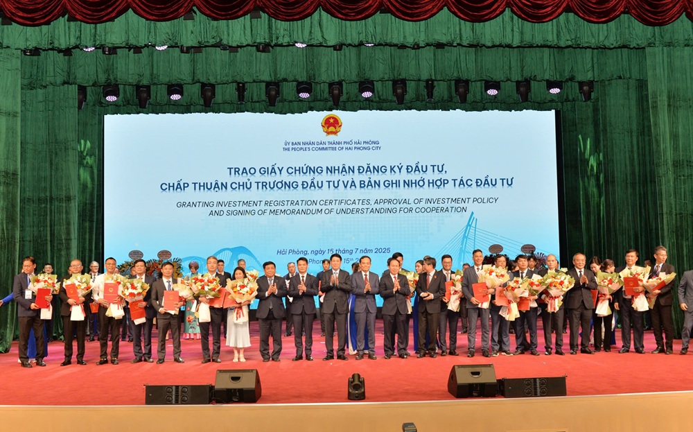 Hải Phòng đã trao giấy chứng nhận đăng ký đầu tư 32 Dự án đầu tư và 7 bản ghi nhớ hợp tác với tổng số vốn cam kết lên tới hơn 15,6 tỷ USD