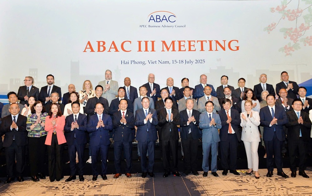 Chủ tịch nước Lương Cường cùng các đại biểu trong nước và quốc tế tại Kỳ họp Hội đồng Tư vấn Kinh doanh APEC 2025. Ảnh: Phan Tuấn