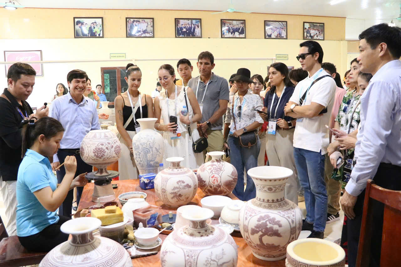 Tham quan các công đoạn sản xuất gốm