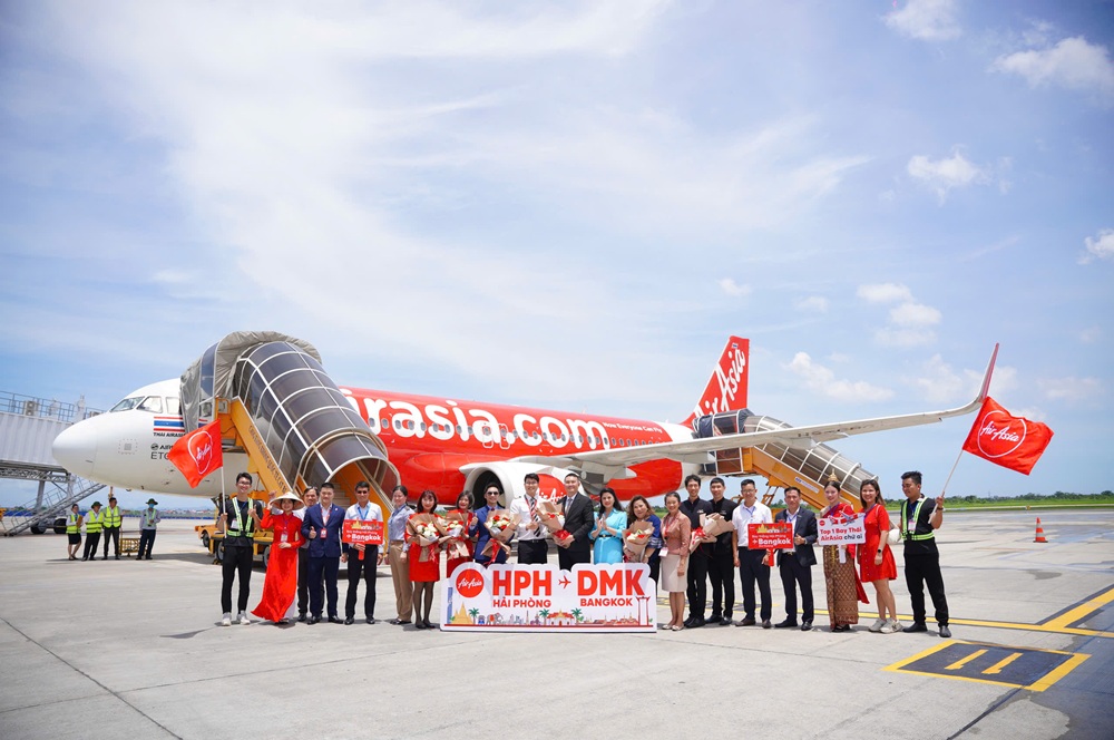 Trưa 16.7, tại Cảng hàng không quốc tế Cát Bi, hãng hàng không Thai AirAsia khai trương đường bay Hải Phòng và Bangkok (Thái Lan)