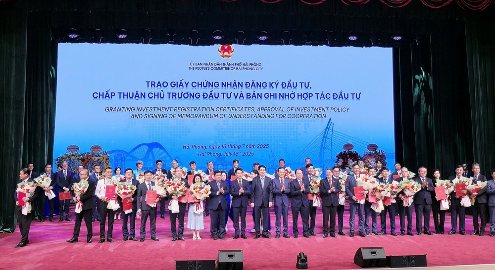 Trong số 12 KCN mới được thành lập này, có đến 7 Dự án phát triển hạ tầng KCN mới được TP. Hải Phòng trao giấy chứng nhận đăng ký đầu tư tại Hội nghị Xúc tiến đầu tư Hải Phòng năm 2025