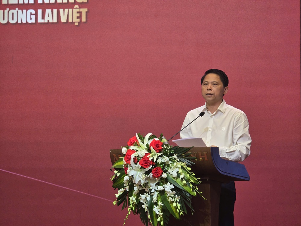 Ông Nguyễn Tiến Long, Phó chủ tịch Hội doanh nhân trẻ Việt Nam phát biểu. Ảnh: Thanh Sơn