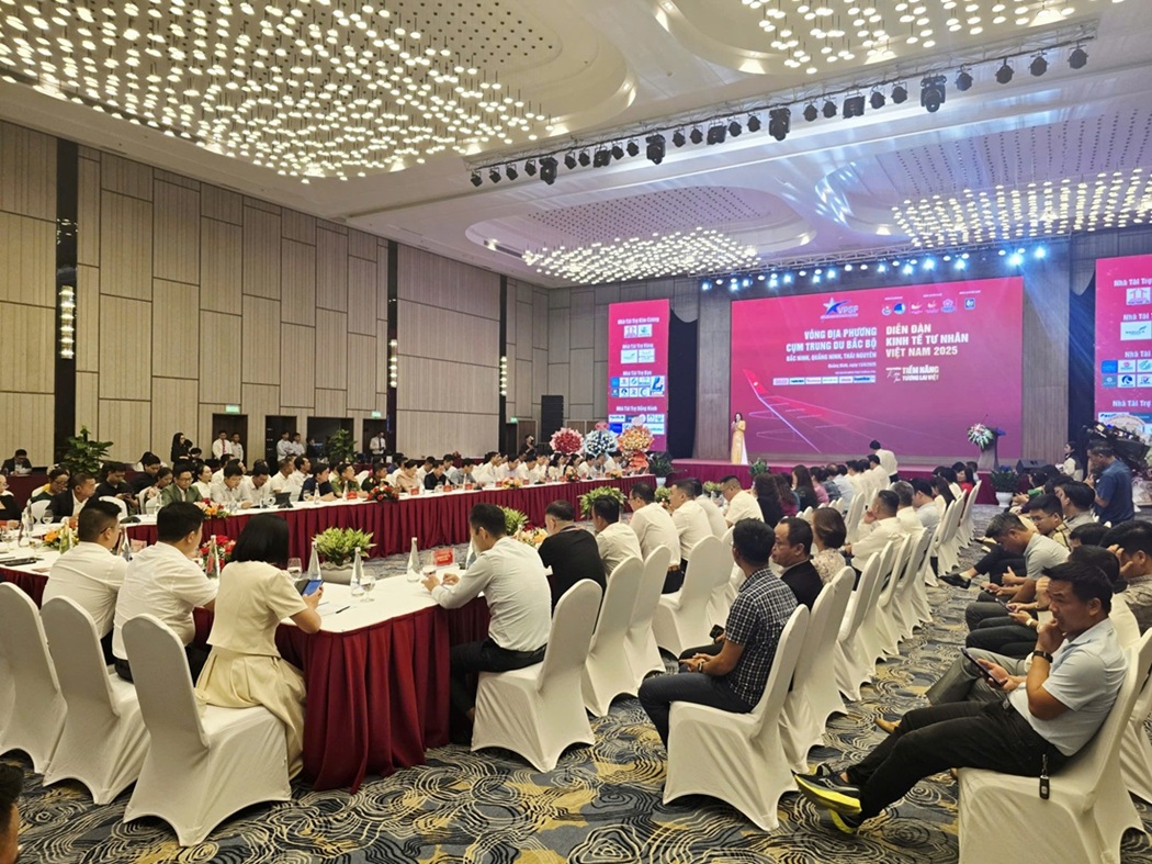 Quang cảnh Diễn đàn kinh tế tư nhân Việt Nam (VPSF) 2025 - Vòng đối thoại địa phương cụm Trung du Bắc Bộ tại Quảng Ninh chiều 13/8. Ảnh: Thanh Sơn