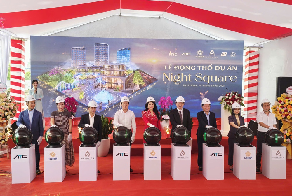 Các đại biểu nhấn nút động thổ Dự án Night Square. Ảnh: Thanh Sơn