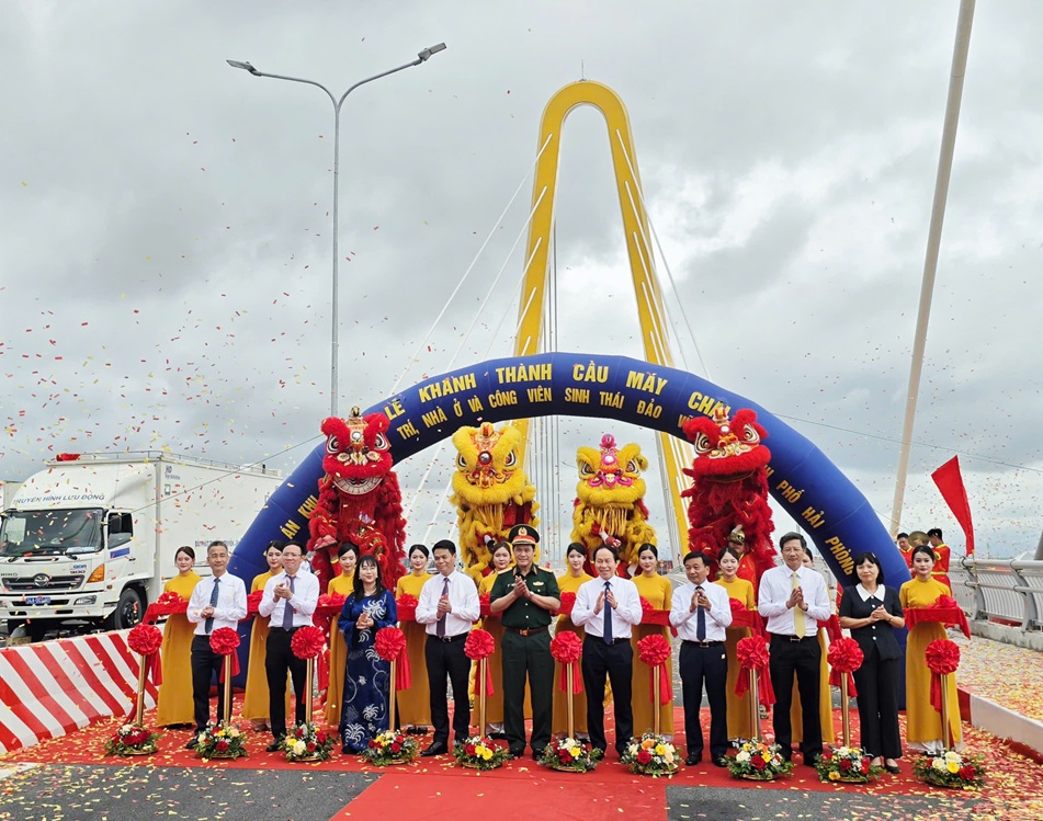 Khánh thành công trình xây dựng cầu Máy Chai (cầu Hoàng Gia) và đường dẫn hai bên đầu cầu thuộc Dự án Khu vui chơi giải trí, nhà ở và công viên sinh thái đảo Vũ Yên (Vinhomes Royal Island) – Hải Phòng