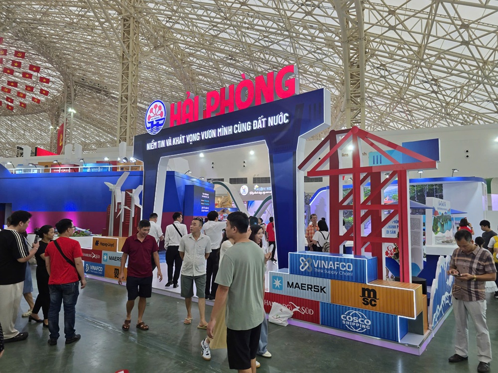 Các gian trưng bày của thành phố Hải Phòng được bố trí 5 phân khu Công nghiệp công nghệ cao - logistics; xây dựng - bất động sản; nông nghiệp - OCOP - làng nghề; dịch vụ - du lịch; khu trải nghiệm