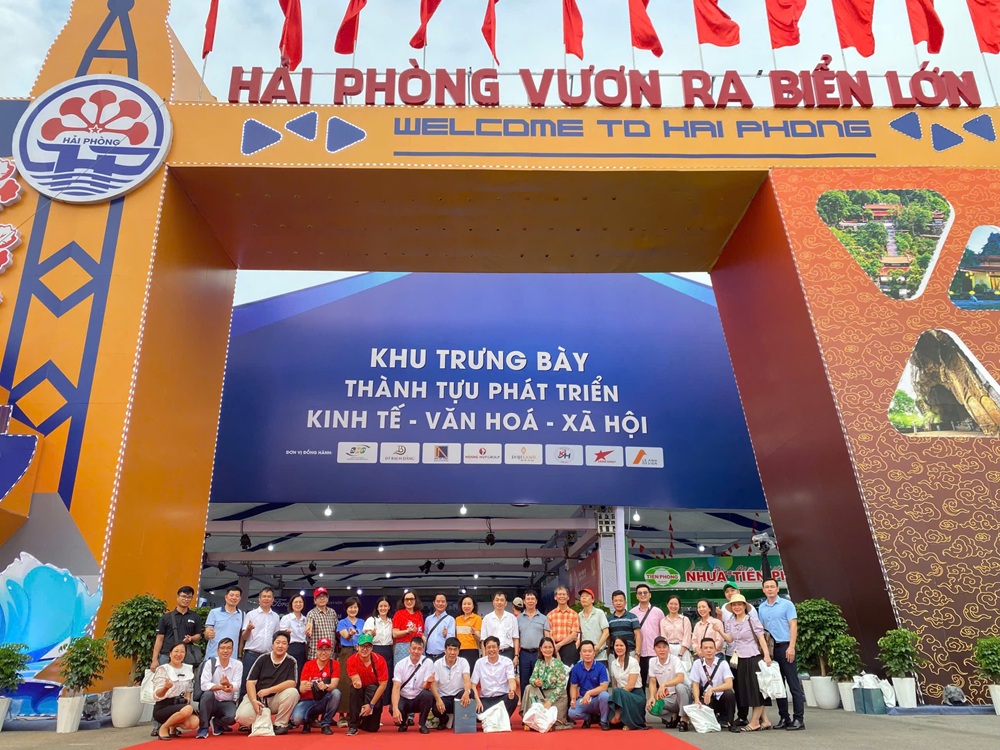 Sở Văn hoá, Thể thao và Du lịch Hải Phòng đã tổ chức cho các phóng viên, nhà báo thường trú đi tham quan, trải nghiệm thực tế tại Triển lãm
