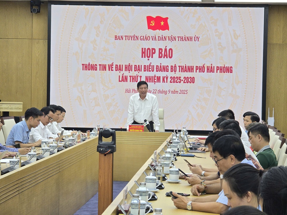 Ông Nguyễn Quang Phúc, Trưởng Ban Tuyên giáo và Dân vận Thành ủy thông tin về Đại hội