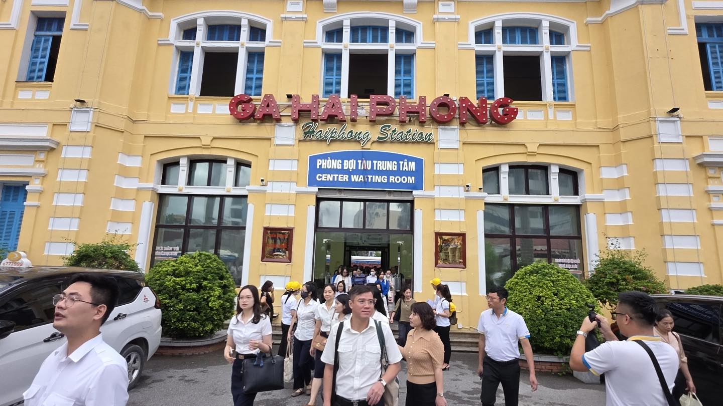 Tàu đến ga Hải Phòng lúc 7h10'