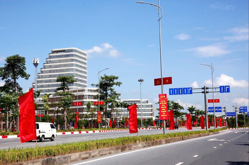 Đường Đỗ Mười ngập tràn sắc cờ đỏ chào mừng Đại hội Đảng bộ thành phố Hải Phòng lần thứ I, nhiệm kỳ 2025 - 2030