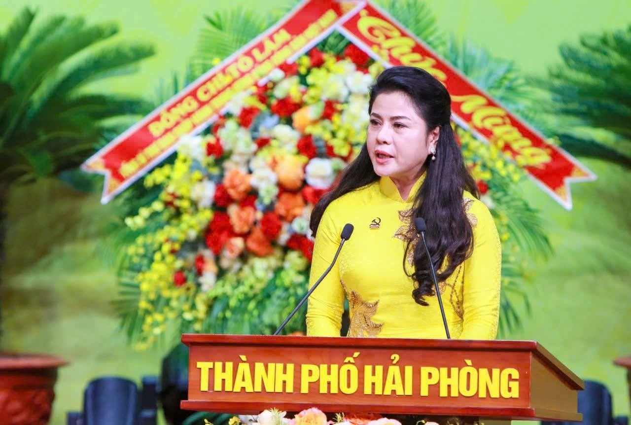 Bà Trần Thị Hoàng Mai, Giám đốc Sở Văn hóa, Thể thao và Du lịch Hải Phòng phát biểu tham luận tại Đại hội Đảng bộ thành phố Hải Phòng lần thứ I, nhiệm kỳ 2025–2030