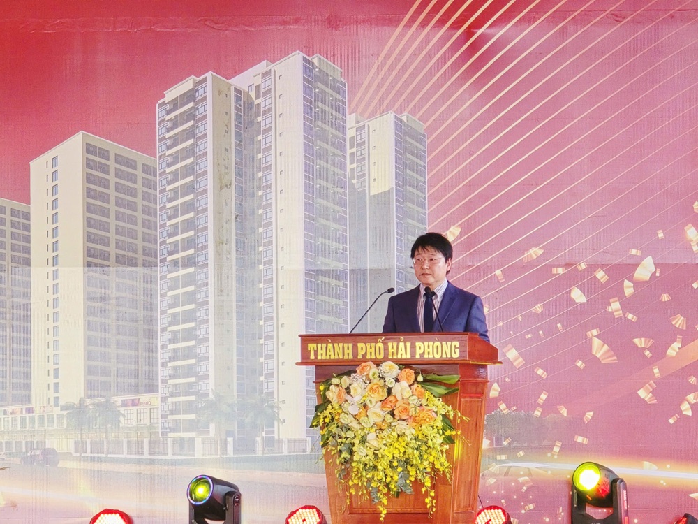 Ông Jacky Zhou, Tổng giám đốc Công ty TNHH Sản xuất Công nghệ Biel Crystal 