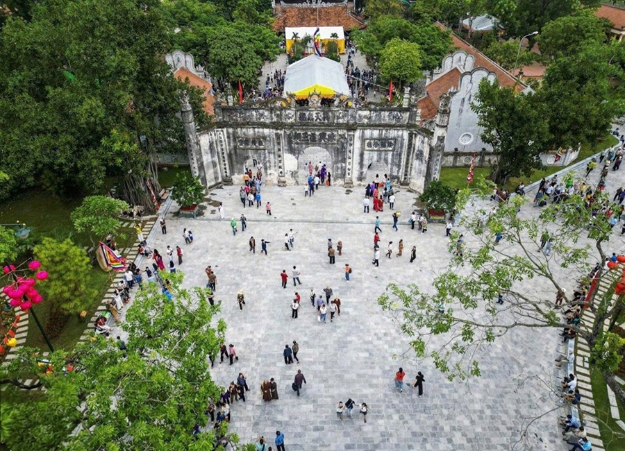 Hàng vạn du khách đổ về Di sản thế giới Côn Sơn - Kiếp Bạc trong dịp lễ hội mùa thu này. Ảnh: Chí Linh