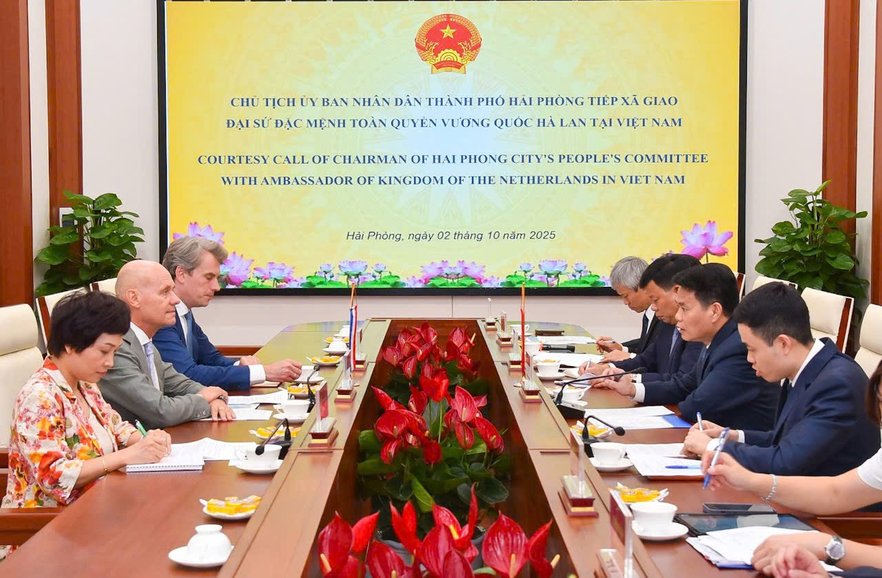 Quang cảnh buổi làm việc