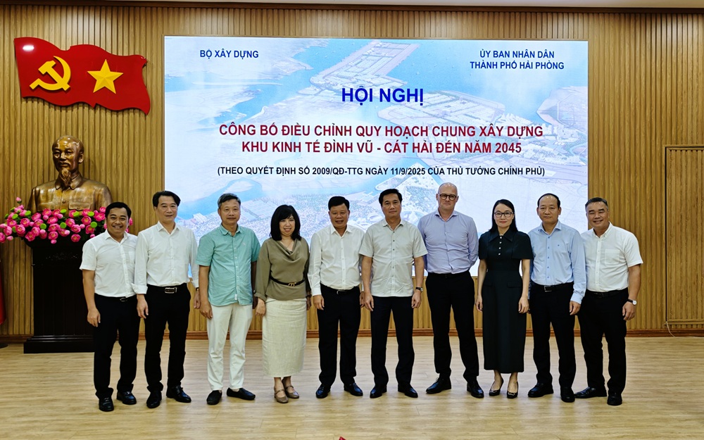 Các đại biểu chụp ảnh lưu niệm tại Hội nghị. Ảnh: Thanh Sơn