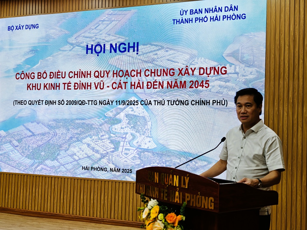 Ông Nguyễn Tường Văn, Thứ trưởng Bộ Xây dựng phát biểu chỉ đạo tại Hội nghị. Ảnh: Thanh Sơn