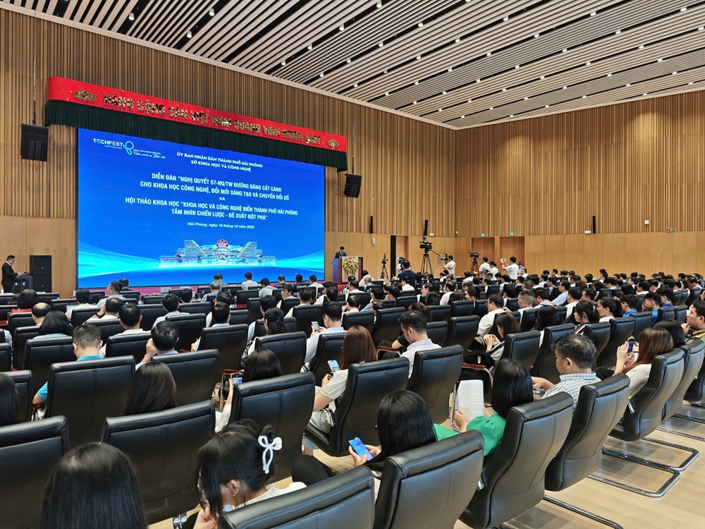 Quang cảnh Diễn đàn và Hội thảo