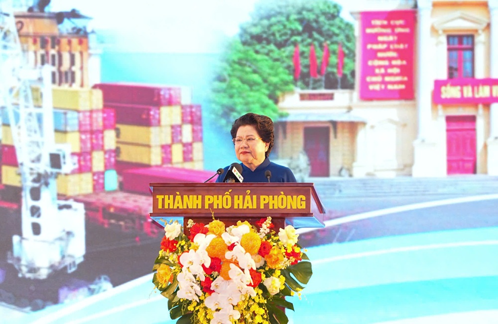 Bà Trương Tú Phương, Chủ tịch HĐQT Công ty cổ phần Đại An phát biểu