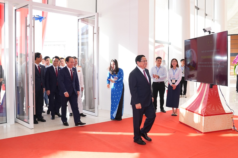 Các đại biểu điểm danh, nhận diện qua công nghệ AI tại Đại hội Đảng bộ thành phố Hải Phòng lần thứ I, nhiệm kỷ 2025 - 2030