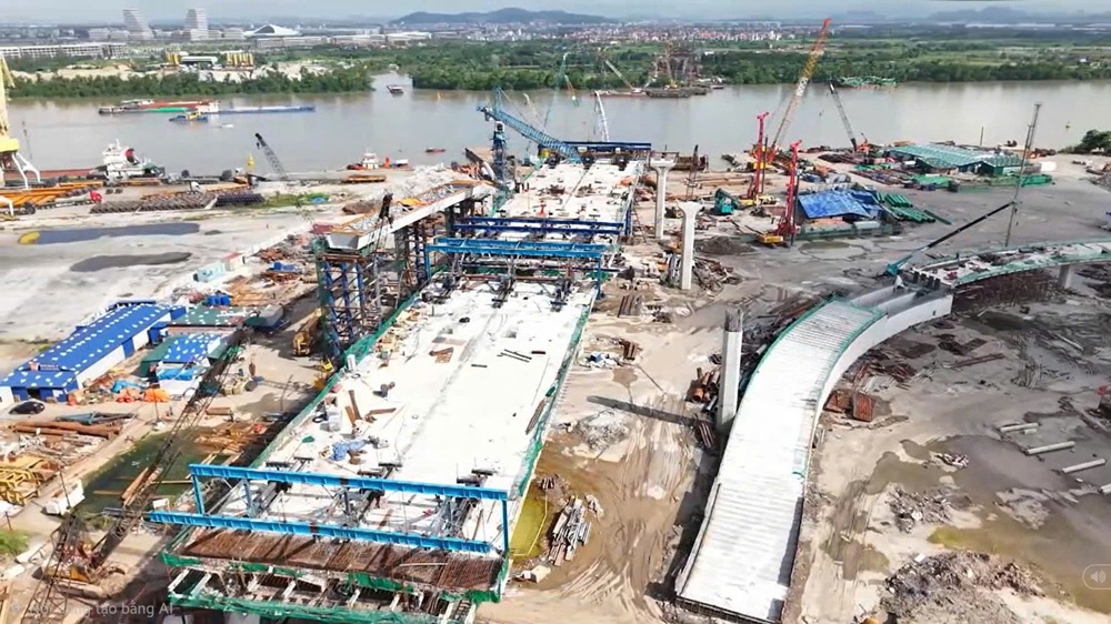 Công trường thi công Dự án đầu tư xây dựng cầu Nguyễn Trãi và chỉnh trang đô thị vùng phụ cận. Ảnh: CTV