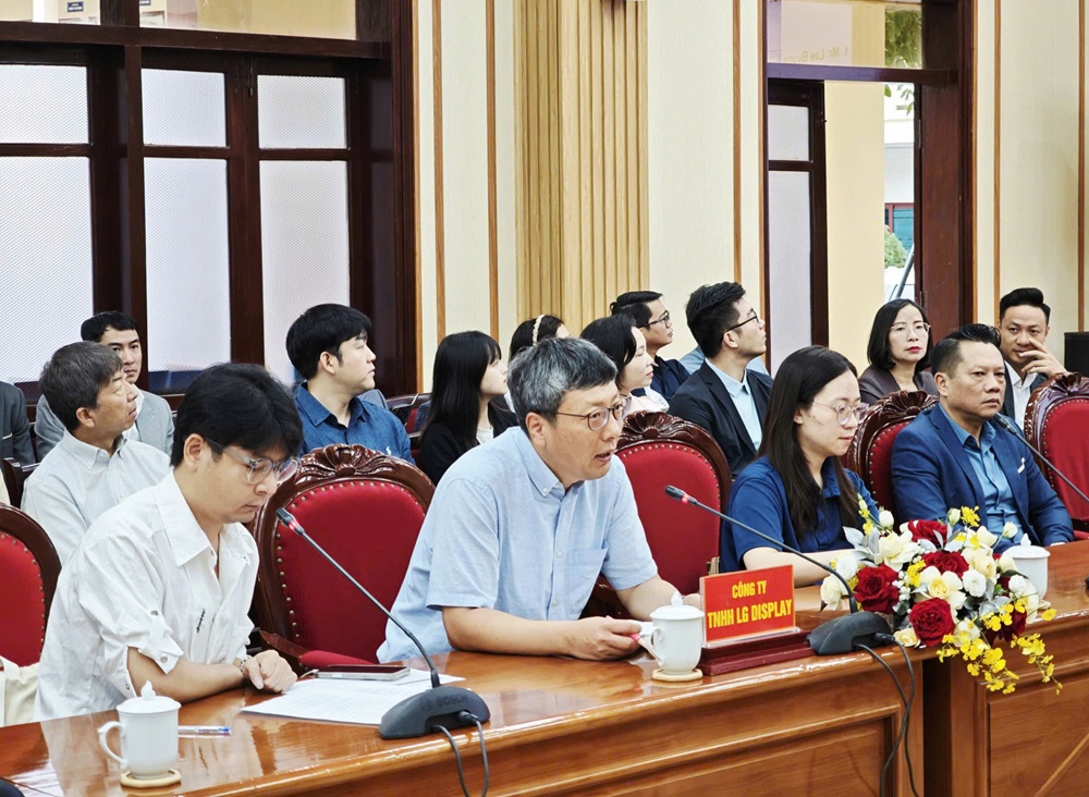 Ông Lee Byong II, Giám đốc Công nghệ Sản xuất Công ty TNHH LG Display Việt Nam Hải Phòng đã có những đề xuất tới cơ quan quản lý nhà nước TP. Hải Phòng. Ảnh: Thanh Sơn