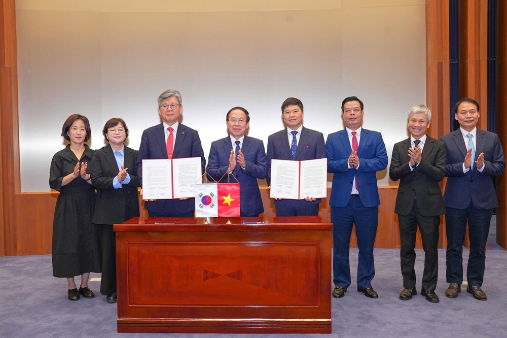 Lễ ký kết Biên bản ghi nhớ (MOU) giữa UBND thành phố và Viện Khoa học và Công nghệ Hàn Quốc (KIST)