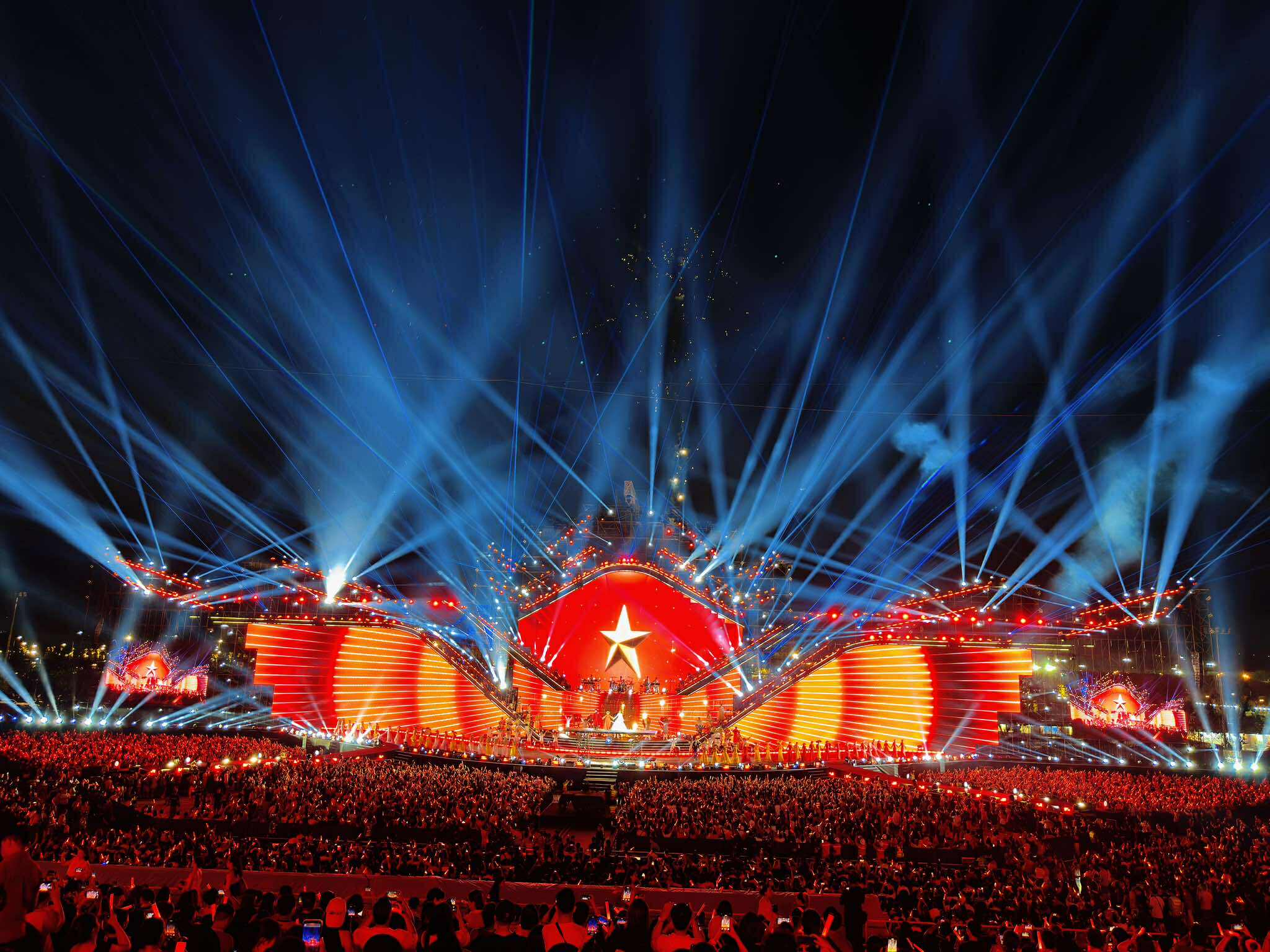 V Concert - Rạng rỡ Việt Nam