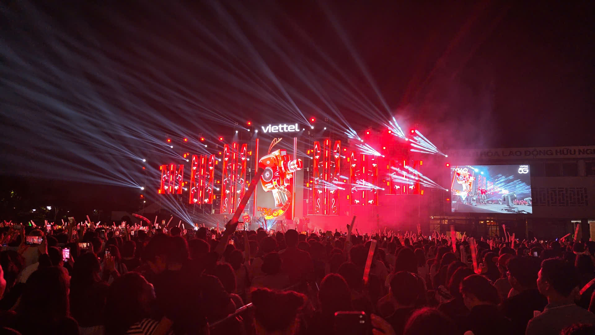 Viettel Y-Fest 2025 - “Sync of Heart” (Hòa nhịp thấu cảm) diễn ra tối 16.11 tại TP. Hải Phòng đã thu hút gần 10.000 khán giả tham dự trực tiếp