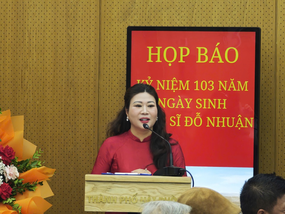 NSND Khánh Hòa, Giám đốc Nhà hát Nghệ thuật đương đại Hải Phòng phát biểu tại buổi họp báo