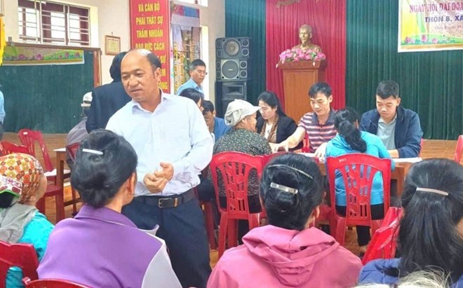 Lãnh đạo xã Nghi Dương trao đổi, nắm bắt tâm tư các hộ dân nhận tiền đền bù dự án