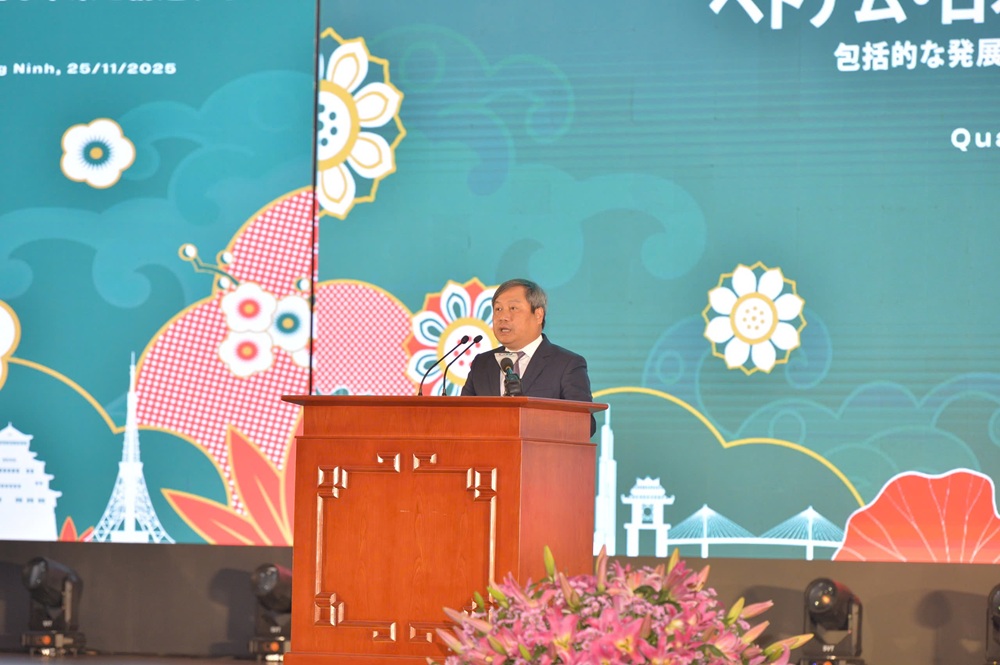 Ông Vũ Đại Thắng, Bí thư Tỉnh ủy Quảng Ninh phát biểu chào mừng Diễn đàn