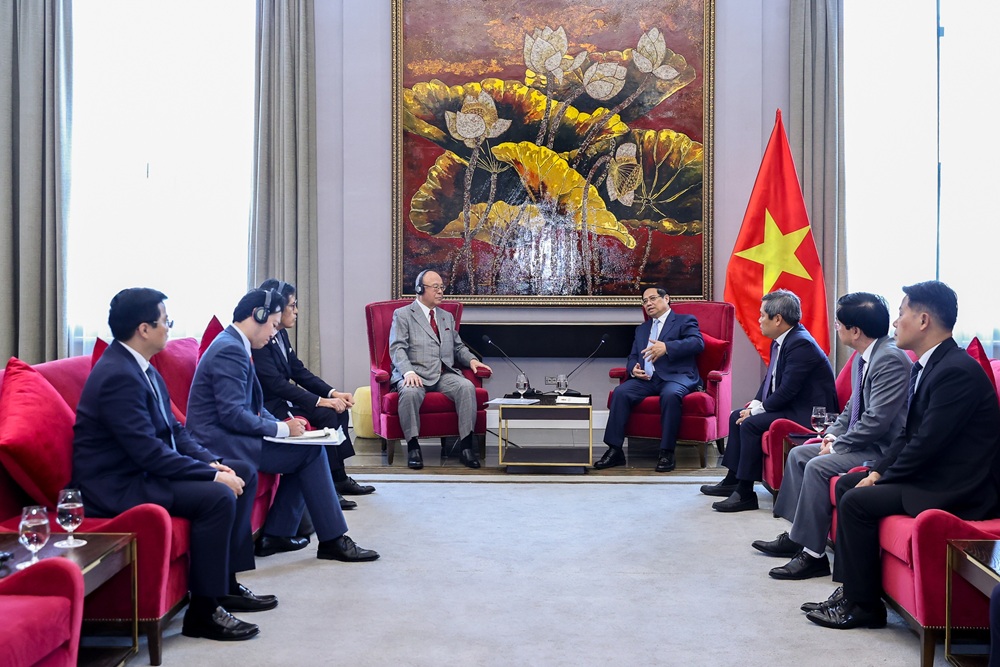 Thủ tướng Phạm Minh Chính tiếp ông Takebe Tsutomu, Cố vấn đặc biệt Liên minh Nghị sĩ Hữu nghị Nhật – Việt. Ảnh: Nhật Bắc