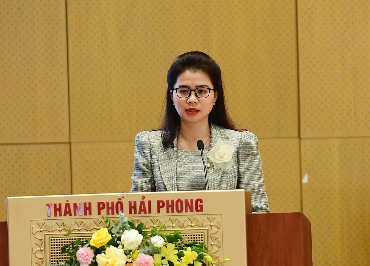 Bà Hoàng Thu Hằng, Phó Cục trưởng Cục Quản lý nhà và thị trường bất động sản (Bộ Xây dựng)