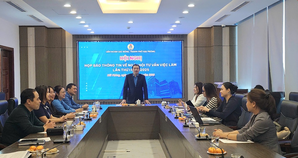 Ông Nguyễn Anh Tuân, Phó chủ tịch Ủy ban MTTQ Việt Nam thành phố, Chủ tịch Liên đoàn Lao động TP. Hải Phòng chủ trì cuộc họp báo