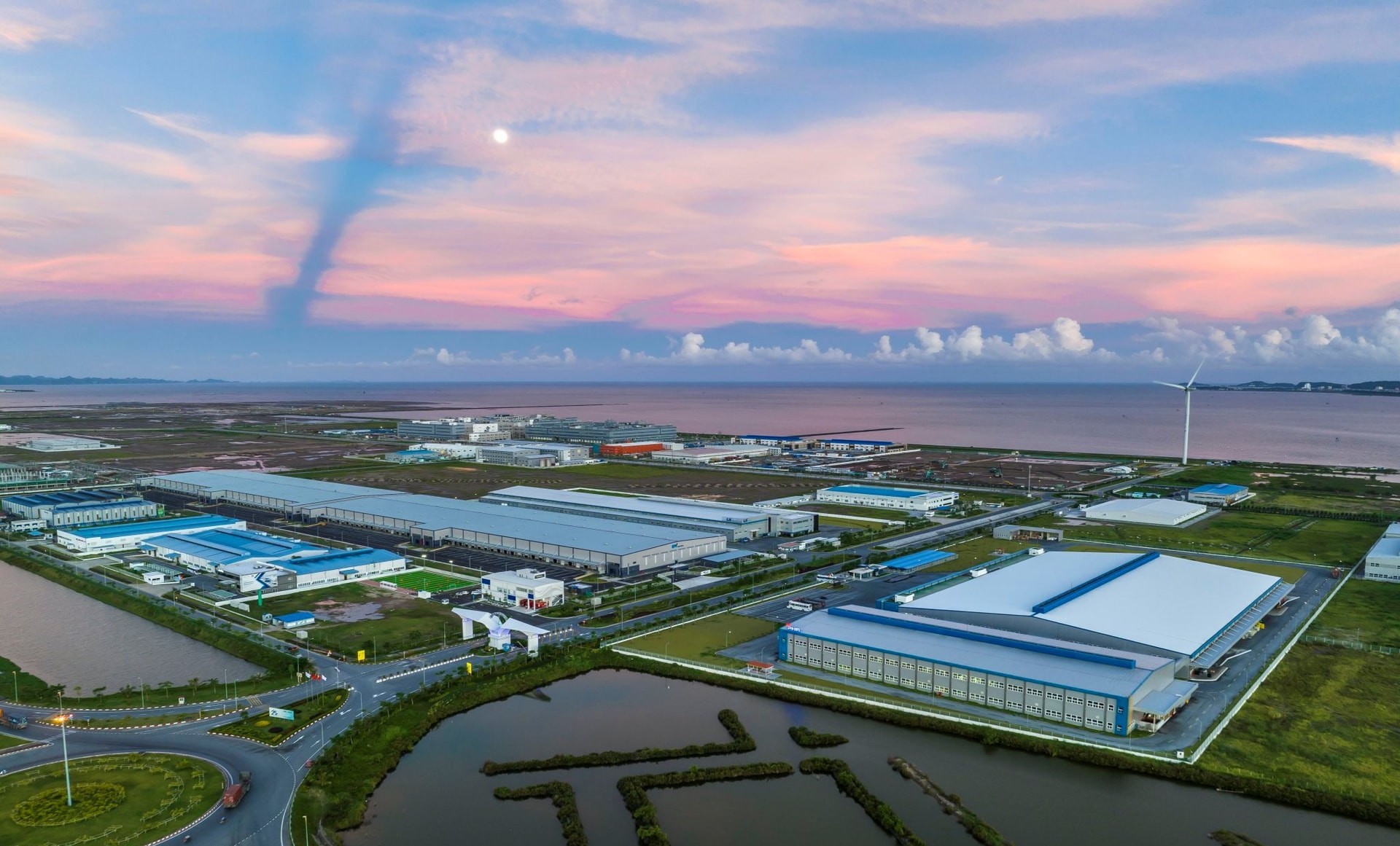 Với tốc độ tăng trưởng GRDP ước đạt 12,35% trong năm 2025, Hải Phòng tiếp tục duy trì chuỗi 11 năm liền tăng trưởng hai con số