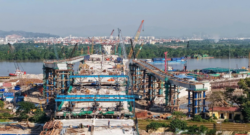 Hải Phòng đẩy nhanh tiến độ Dự án góp phần quan trọng giải ngân vốn đầu tư công của thành phố. Trong ảnh- Đường dẫn và nút giao Dự án cầu Nguyễn Trãi. Ảnh: Lê Dũng