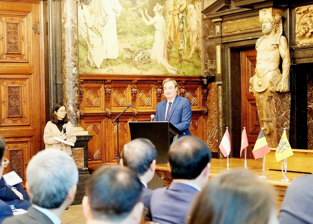 Ông Bruno Jaspaert, Tổng giám đốc Tổ hợp Khu công nghiệp DEEP C công bố bước tiến mới trong chiến lược phát triển tại Việt Nam tới các nhà đầu tư. Ảnh: Nguyễn Hoàng