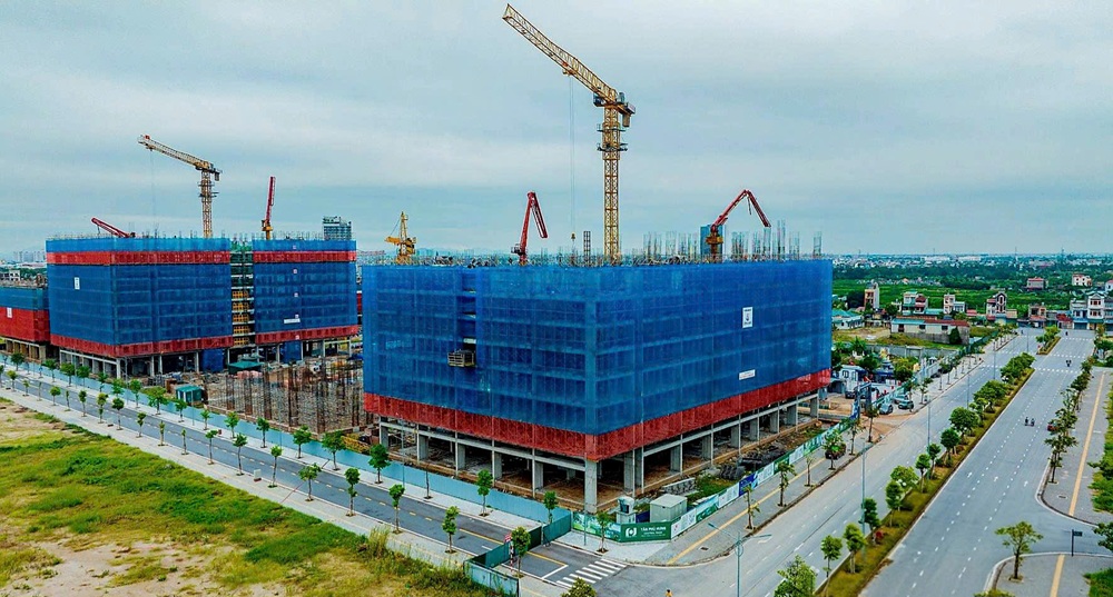 Dự án đầu tư xây dựng Khu nhà ở xã hội tại khu dân cư, đô thị Tân Phú Hưng mở rộng đang khẩn trương thi công. Ảnh: Thành Chung