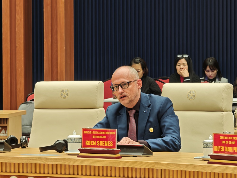 Ông Koen Soenens, Giám đốc Kinh doanh, Tiếp thị & Dịch vụ Khách hàng Tổ hợp Khu công nghiệp DEEP C. Ảnh: Thanh Sơn