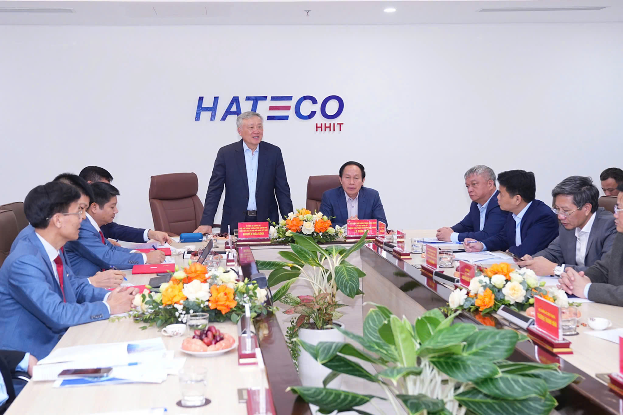 Ph&oacute; Thủ tướng Thường trực Ch&iacute;nh phủ Nguyễn H&ograve;a B&igrave;nh khuyến kh&iacute;ch Hateco tiếp tục mở rộng quy m&ocirc;