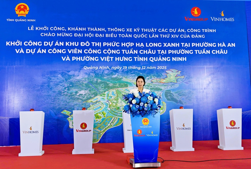 B&agrave; Nguyễn Thu Hằng, Tổng gi&aacute;m đốc C&ocirc;ng ty cổ phần Vinhomes ph&aacute;t biểu tại lễ khởi c&ocirc;ng. Ảnh: Thanh Sơn