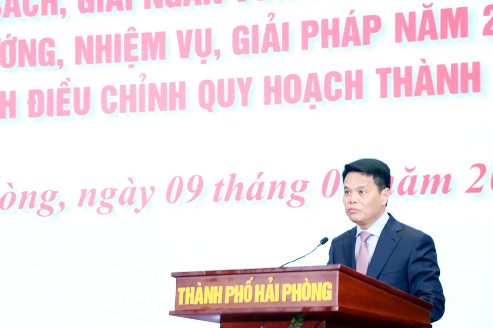 &Ocirc;ng L&ecirc; Ngọc Ch&acirc;u, Chủ tịch UBND TP. Hải Ph&ograve;ng ph&aacute;t biểu khai mạc hội nghị